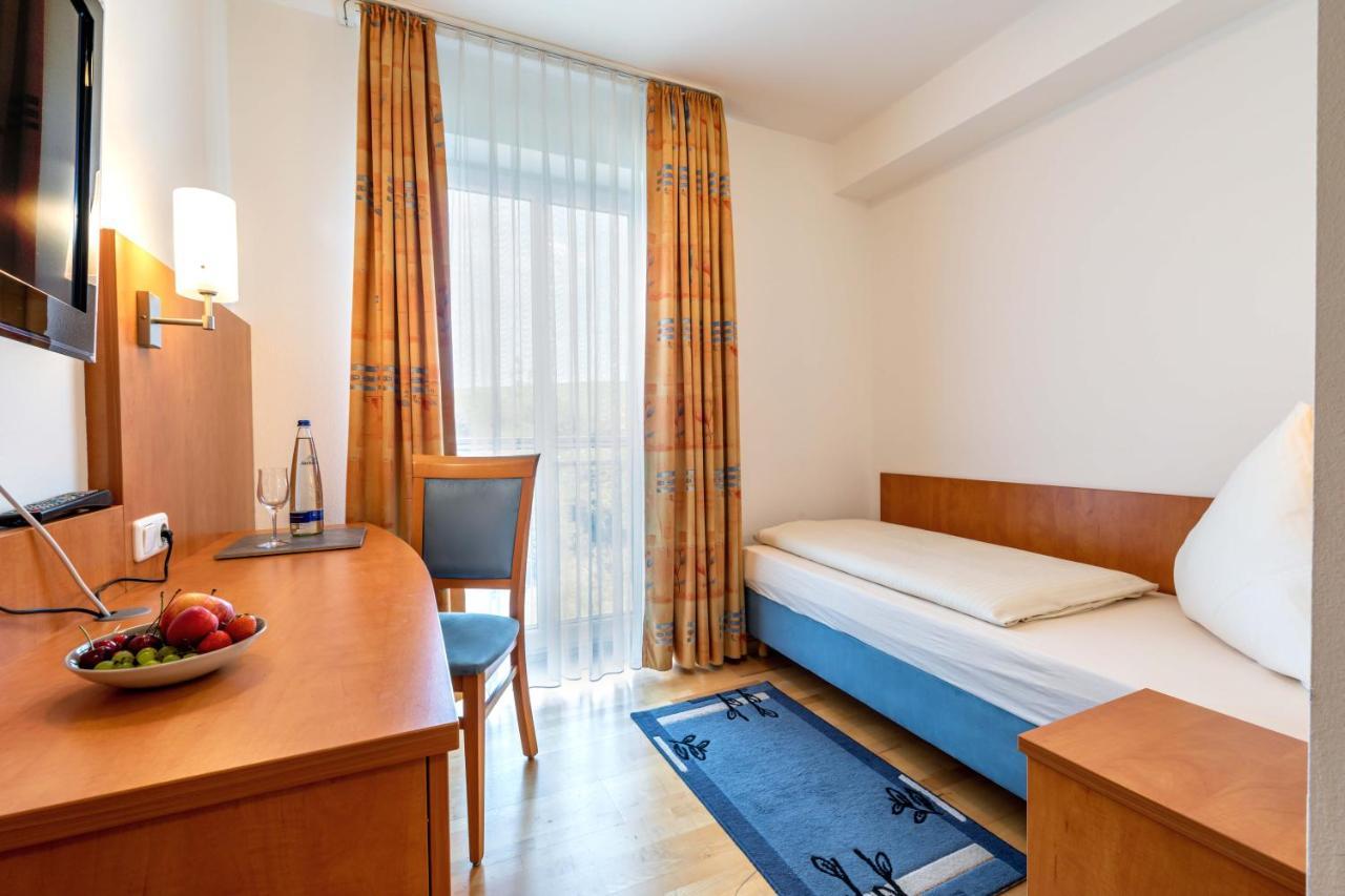 אטנקירשן Gasthaus Hotel Ostermeier מראה חיצוני תמונה