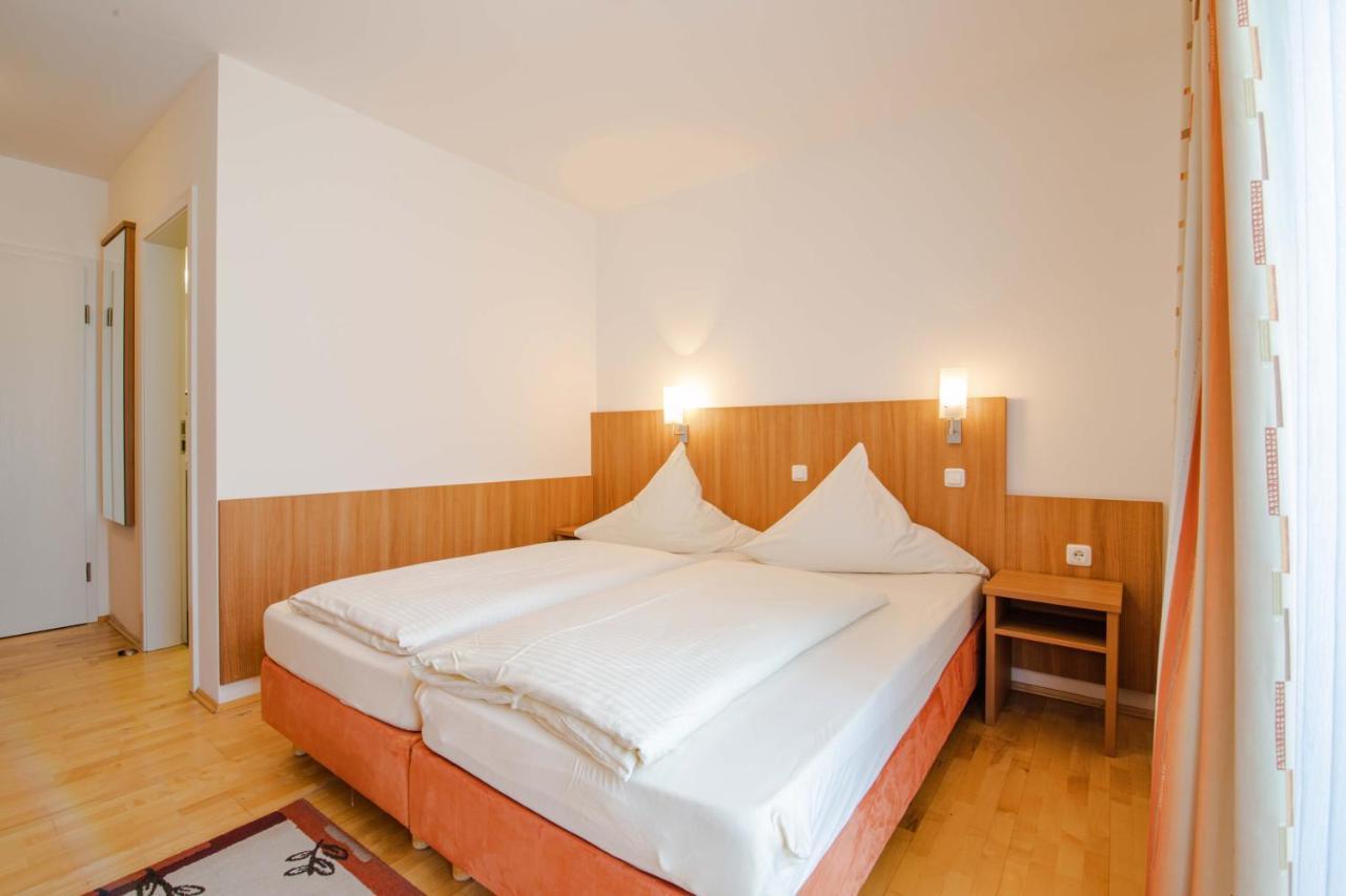 אטנקירשן Gasthaus Hotel Ostermeier מראה חיצוני תמונה